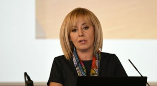 Общественият защитник Мая Манолова идва с автобус за среща с  младите омбудсмани на Стара Загора