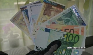 Задържаха 47-годишен мъж за притежание на множество лични и дебитни карти и евро