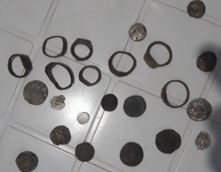 Старозагорски полицаи иззеха монети и антични пръстени от иманяр