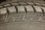 “Мерцедес“ осъмна с напукани гуми в Стара Загора