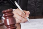 Оставиха за постоянно в ареста двама многократно осъждани за поредни кражби