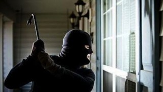 Оставиха в ареста многократно осъждан 41-годишен мъж за кражба от офис на куриерска фирма