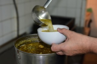Община Стара Загора предлага доставка на топла храна до нуждаещи се граждани
