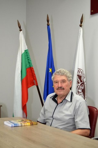 Бившия ректор на ТрУ проф. Иван Станков представя нова книга