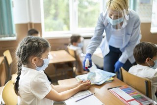 Малките ученици в Старозагорско се връщат в клас от утре