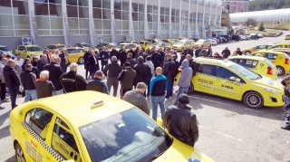 Таксиметрови шофьори поставиха проблемите пред бранша пред старозагорските народни представители и общински съветници от ГЕРБ