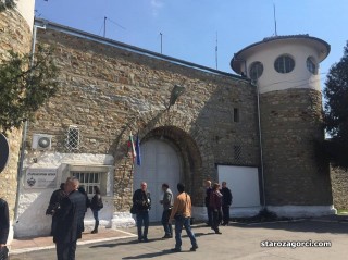 Затворник се е отклонил от общежитието към затвора в Стара Загора, където изтърпява наказанието си 
