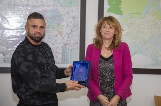 Със специален плакет отличиха световния вицешампион по културизъм Живко Петков 