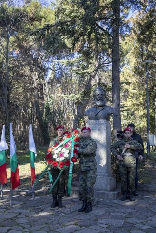 Стара Загора се поклони пред живота и делото на вечния Христо Ботев