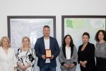 Дамите от Зонта клуб отличиха с плакети кмета Живко Тодоров и зам.-кмета Надежда Чакърова