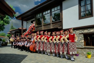 Изложба за 70-годишнината на ансамбъл „Загоре“ ще изпъстри днес алея „Стара Загора“