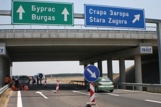 Днес, от 13:00 ч. до 14:30 ч., движението от км 208 до км 209 по АМ „Тракия“ в посока София ще се извършва само в активната лента