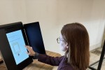 Във фоайето на Община Стара Загора е инсталирана машина за демонстрационно гласуване