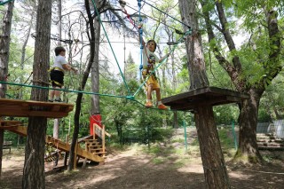 Въжената градина в парк „Митрополит Методий Кусев“ временно преустановява дейността си от днес