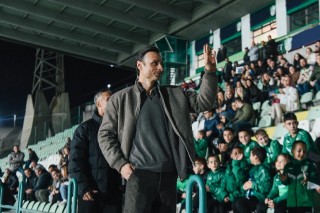 Бербатов прекара часове с децата на Стара Загора – и  на стадиона, и в училище